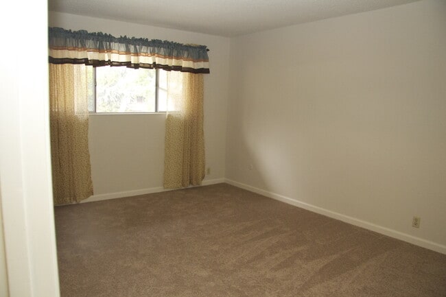 Building Photo - Wonderfull Niles location AC and garage