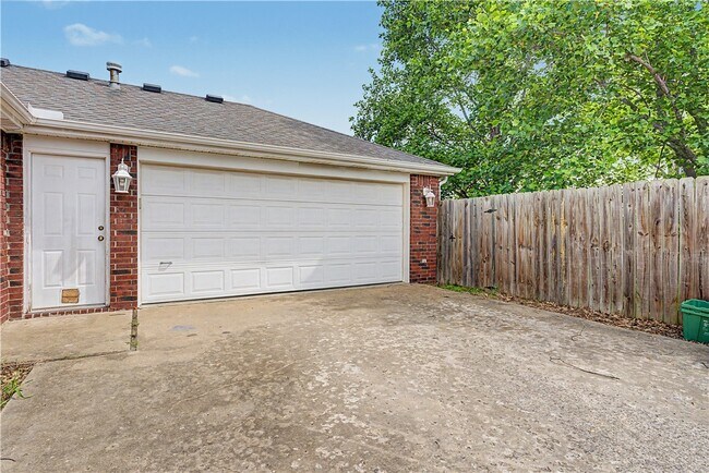 Building Photo - 1314 Tradition Ave