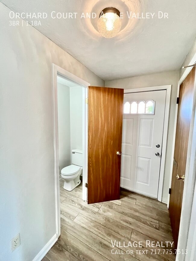 Building Photo - 302 Orchard Ct