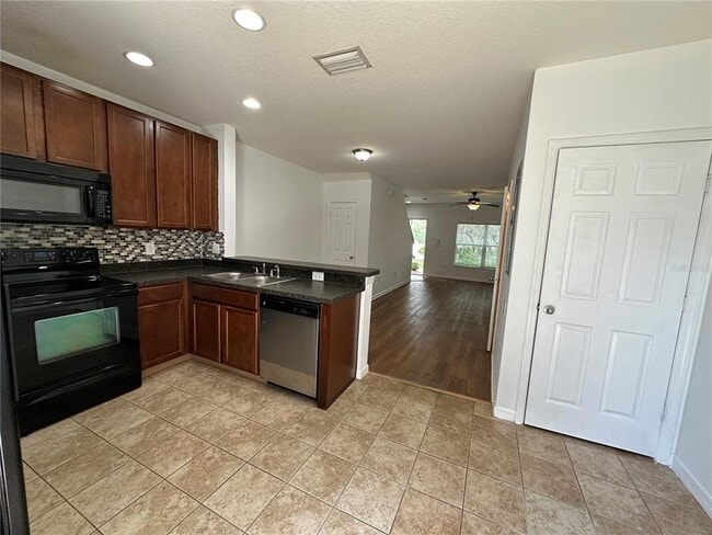 Building Photo - 15816 Fishhawk View Dr
