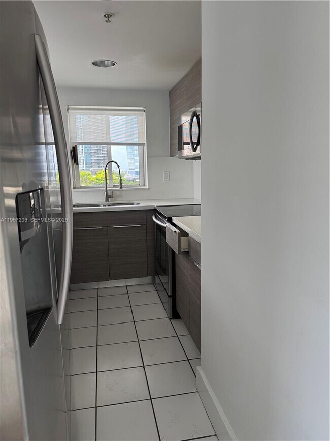 Building Photo - 1402 Brickell Bay Dr