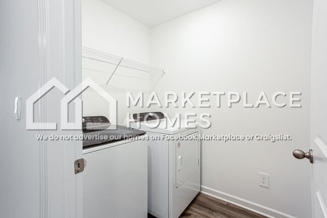 Building Photo - 120 Harpy Dr