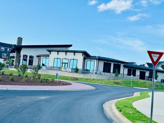 Building Photo - 815 Basswood Gln Trl