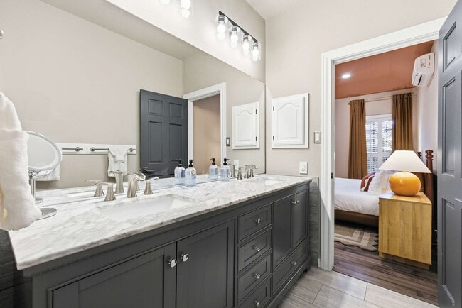 Building Photo - 12511 Chapel Bell St