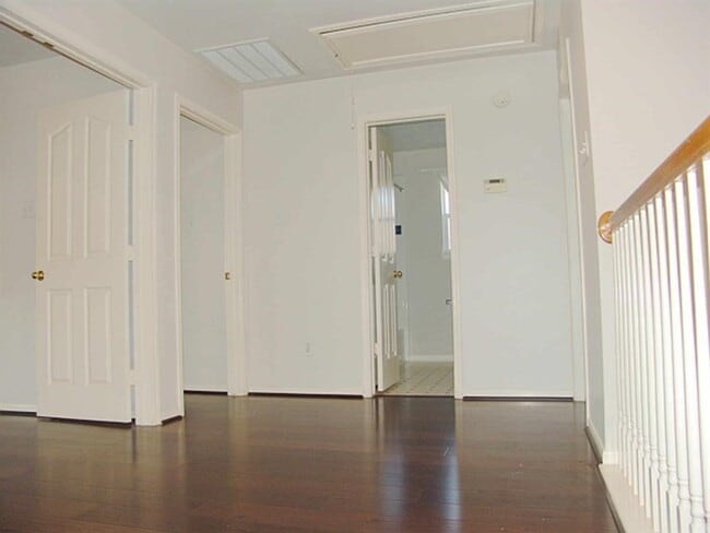 Building Photo - 3127 Edgewood Dr