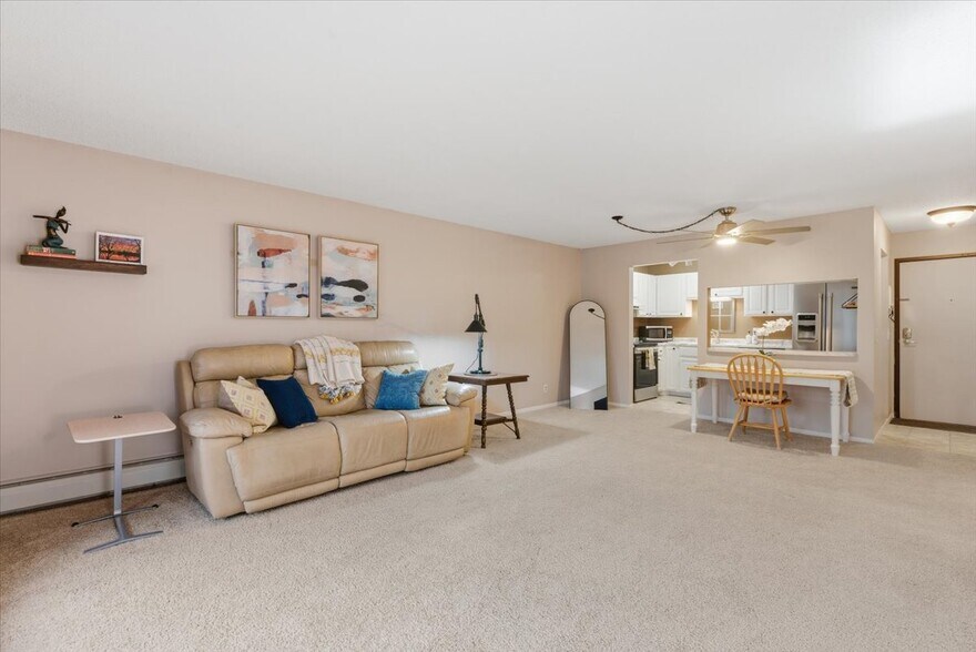 Building Photo - 10451 Greenbrier Rd