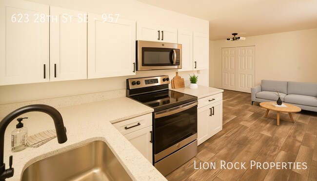 Building Photo - 623 28th St SE