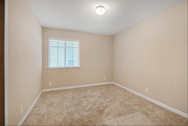 Building Photo - 8532 Harrier Dr