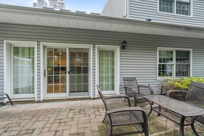 Building Photo - 144 Pond View Dr