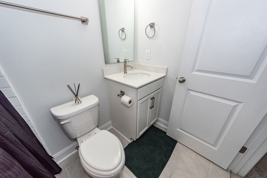 Building Photo - 531 Green Fern Dr
