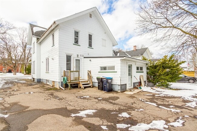 Building Photo - 98 South Ave