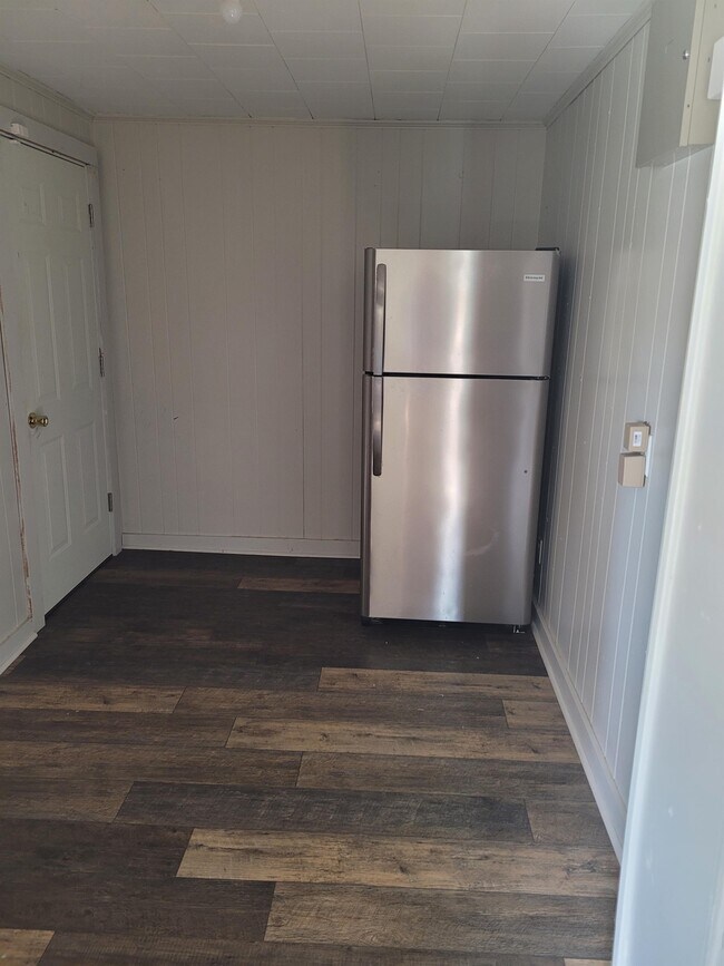 Building Photo - 109 N Suire St