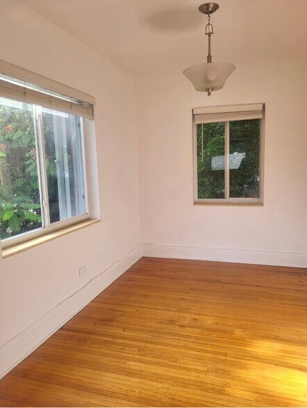 Building Photo - 1215 SW 13th Ave