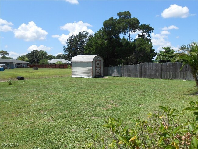 Building Photo - 1406 Alwynne Dr S