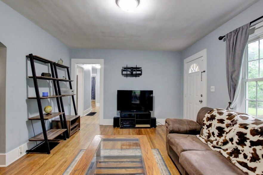 Building Photo - 1115 Woodard St