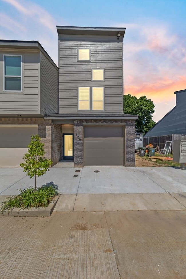 Building Photo - 406 Highland Oaks Ln