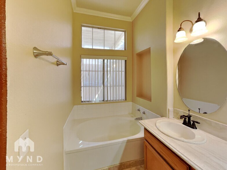 Building Photo - 7599 W Diablo Dr