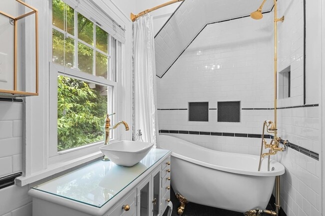 Building Photo - 4848 Ewing Ave S