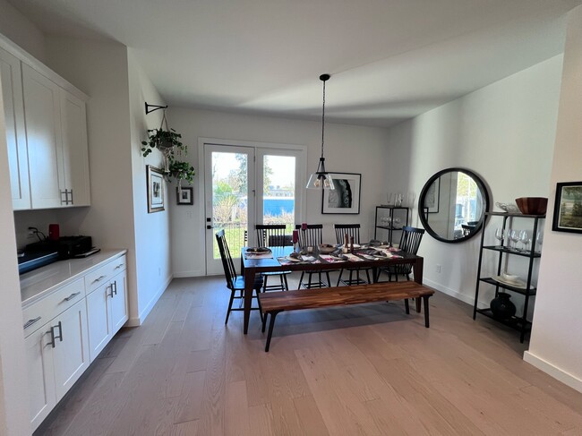 Dining room - 3080 Kelly St