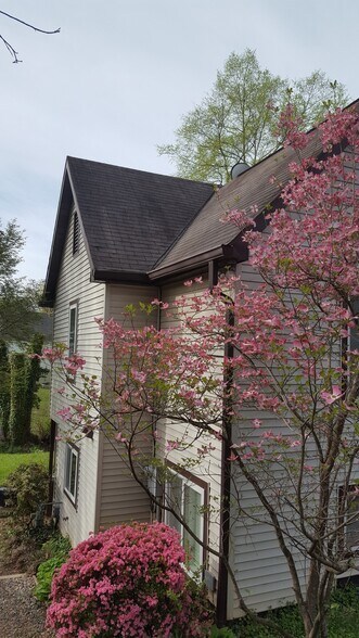Primary Photo - 1216 Grove St