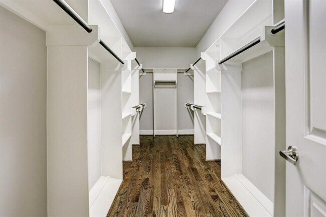 Building Photo - 1057 W 25th St