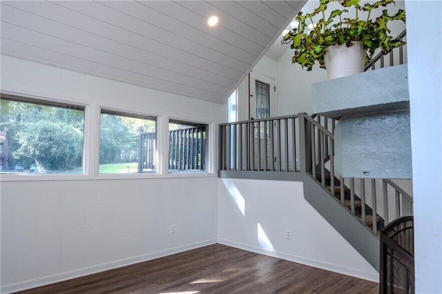 Building Photo - 8025 Cedar Cove