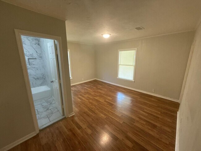 Building Photo - 4195 Chaison Ave