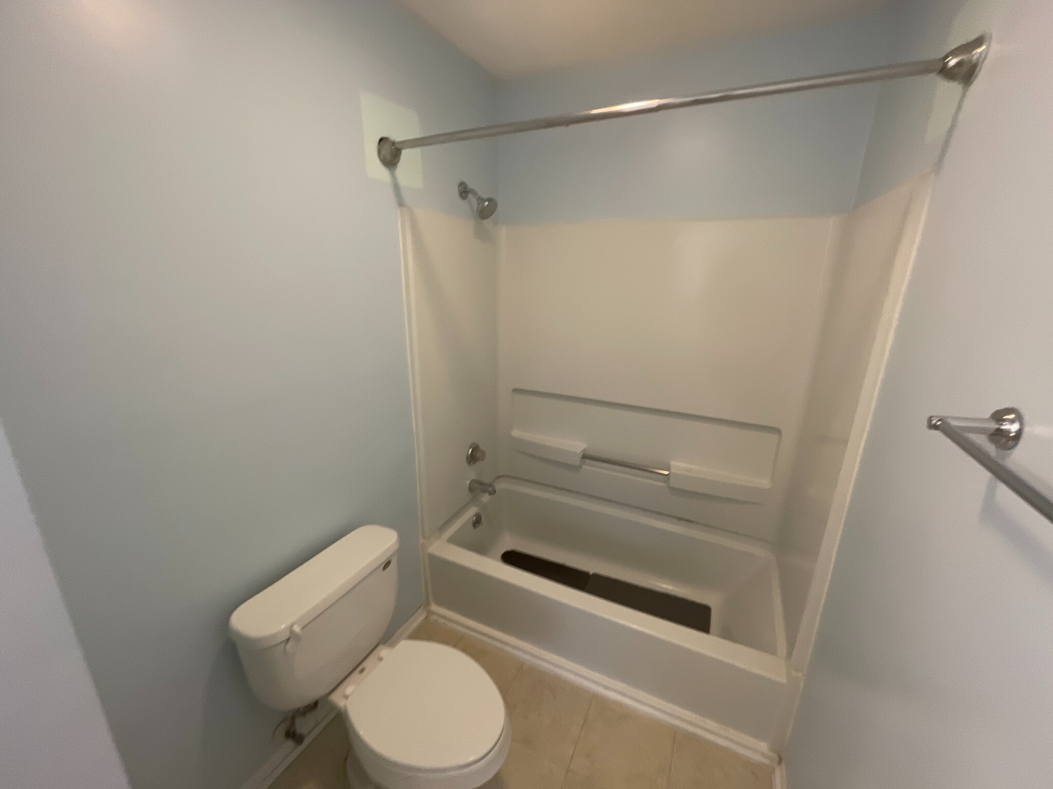 Building Photo - Room in Condo on Chimney Ridge Pl