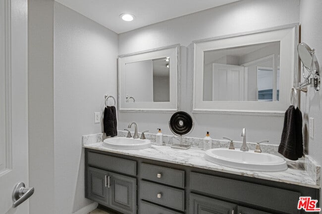 Building Photo - 8642 Gregory Wy