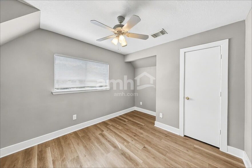 Building Photo - 833 Lightningbug Ln