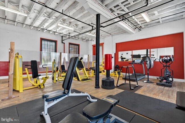 Building Photo - 200 Lincoln Ave