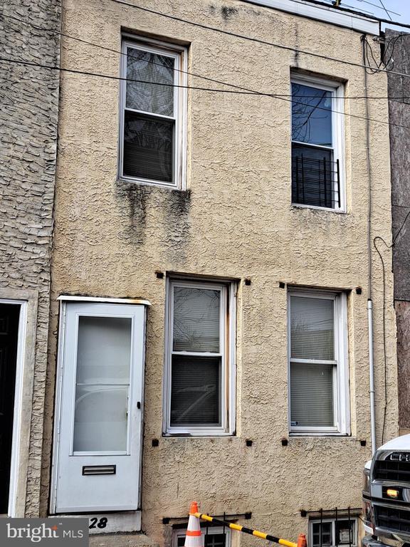 Building Photo - 528 Hart Ln