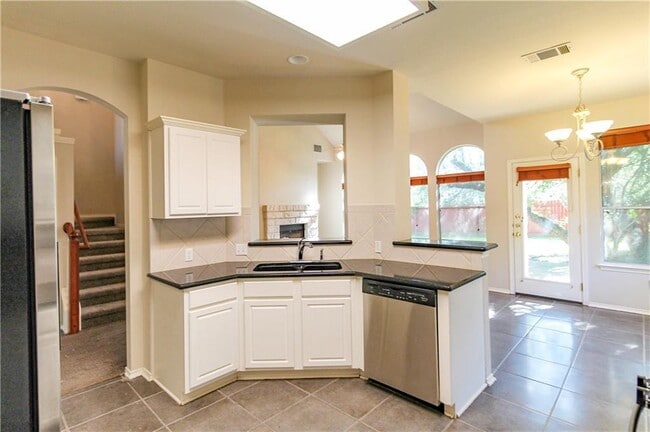 Building Photo - 5116 Bluestar Dr