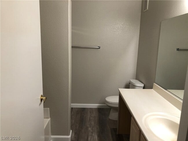 Building Photo - 5650 E Sahara Ave