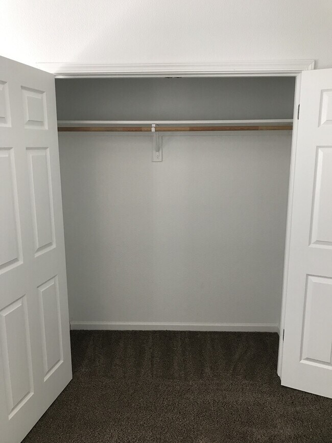 Building Photo - 3 bed 2 bath home for rent