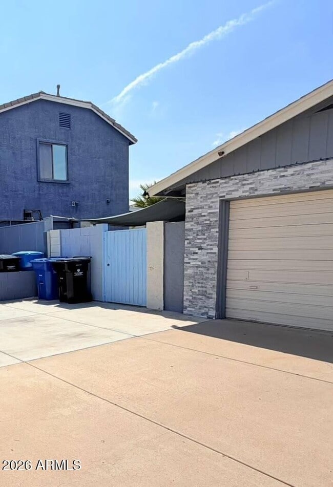 Building Photo - 2923 W Keim Dr