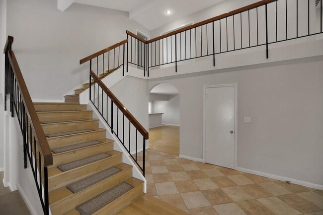Building Photo - 976 Pizarro Ln
