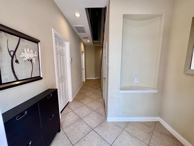 Building Photo - 7115 Laguna Villas