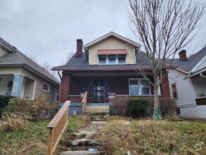Building Photo - House w/finished basement!