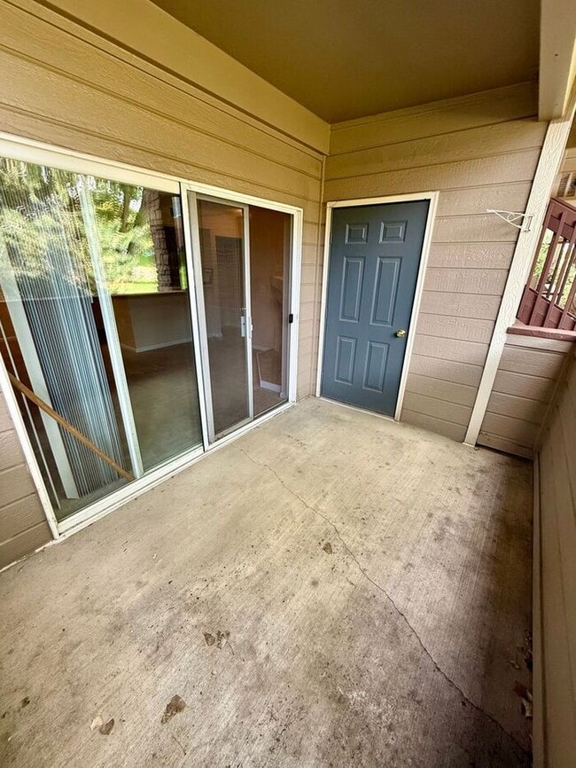 Building Photo - Cozy Two Bed/Two Bath Condo in Convenient ...