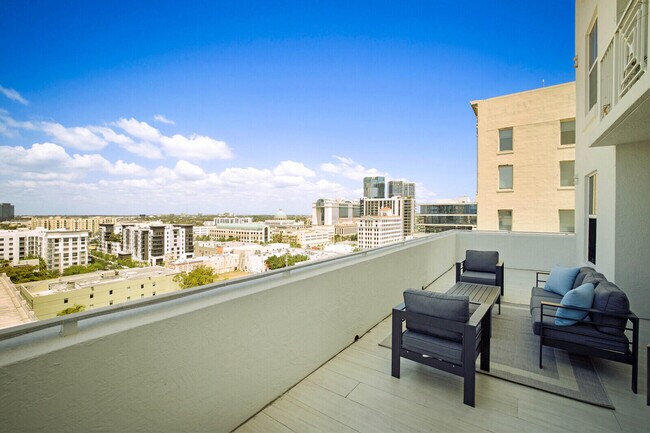 Building Photo - 255 Evernia St