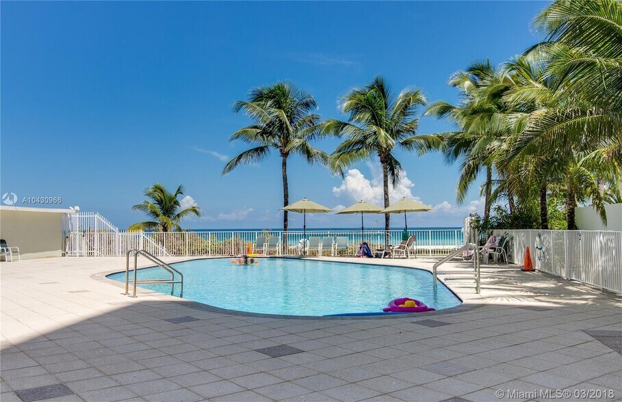 Building Photo - 5825 Collins Ave