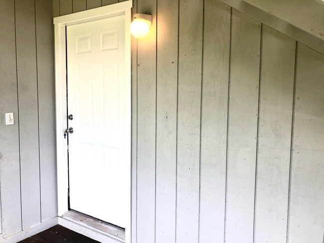 Building Photo - 15-1579-1579 Loke Rd