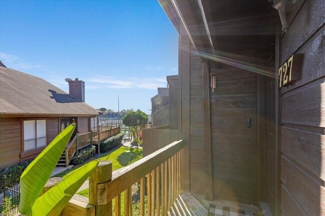 Building Photo - 727 Davis Rd