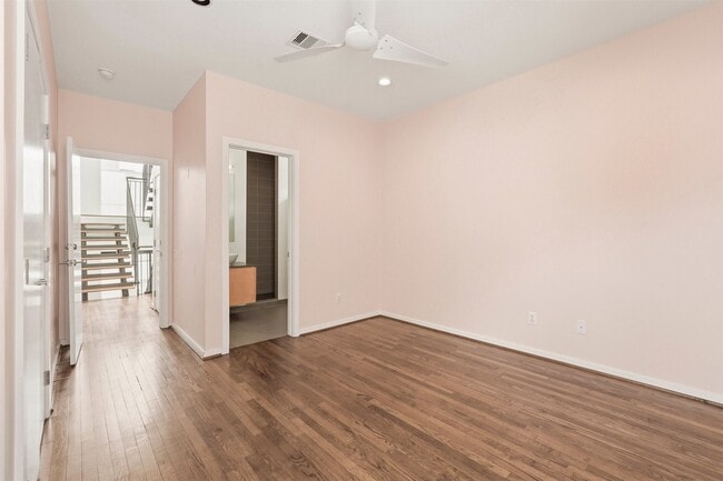 Building Photo - 1823 Southmore Blvd