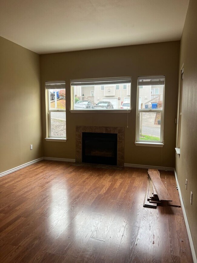 Building Photo - Rent Special: 1/2 Off First Full Months Rent