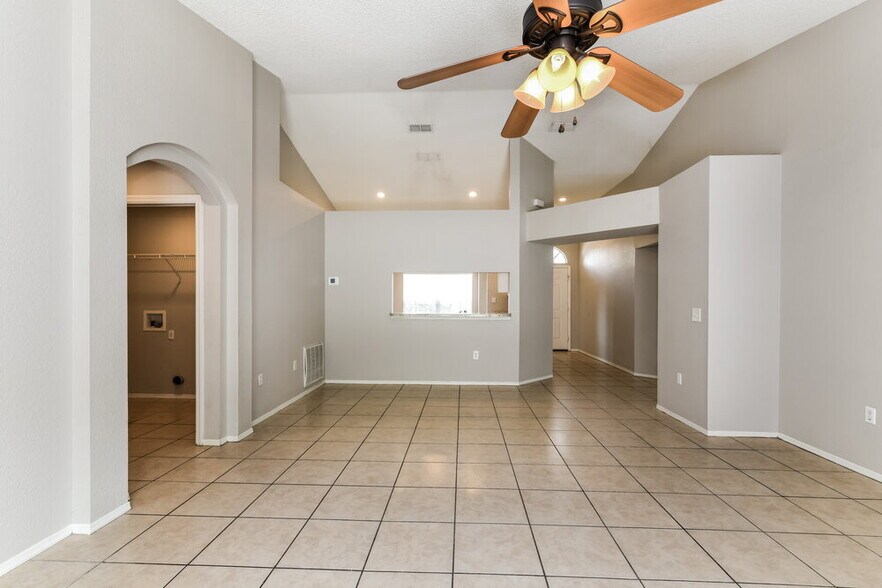 Building Photo - 1512 Lake Thomas Loop