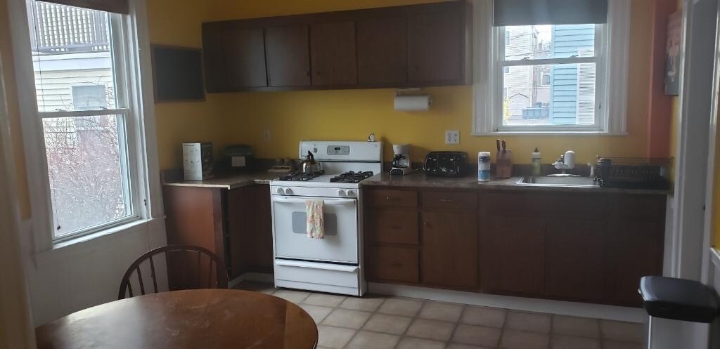 Building Photo - 2 Washington Ct