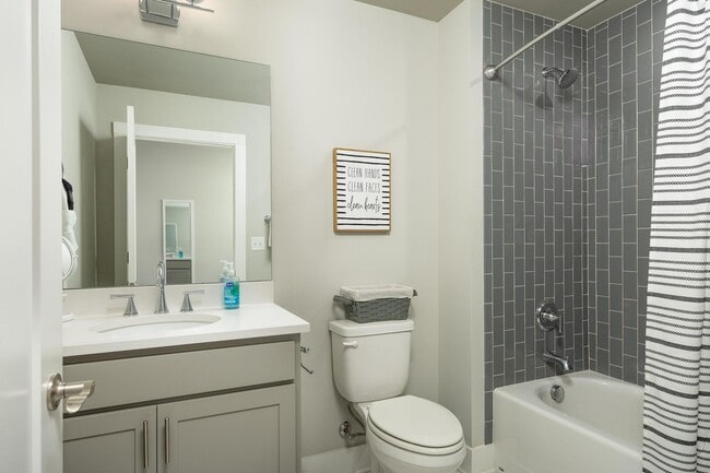 Building Photo - Fully furnished 1 bedroom!