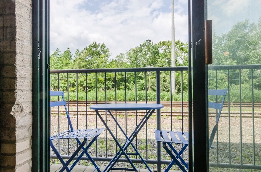 Building Photo - 43 Charlton St